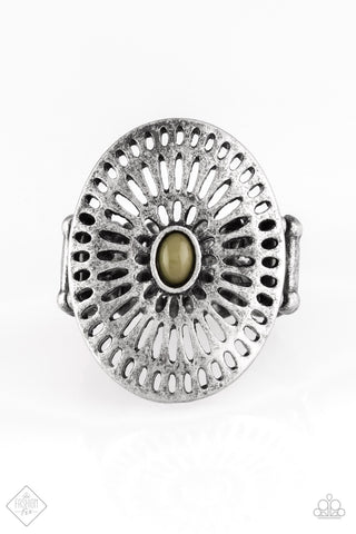 GRATE Expectations - Paparazzi - Green Ring