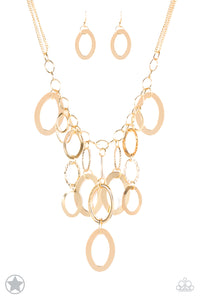 A Golden Spell - Paparazzi - Gold Oval Link Blockbuster Necklace