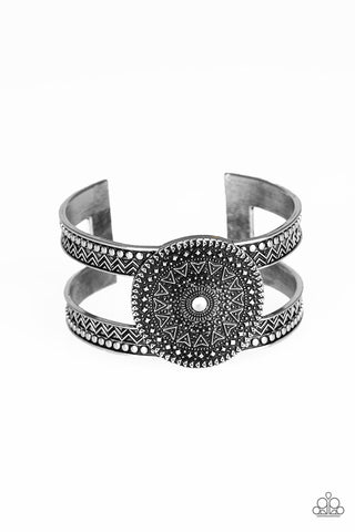 Texture Trade – Paparazzi – Silver Tribal Pattern Cuff Bracelet